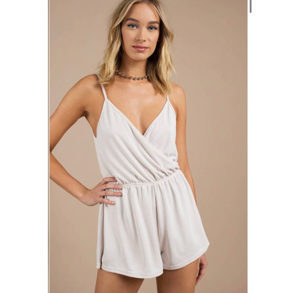 NWT✨Tobi Keep It Together Stone Surplice Romper